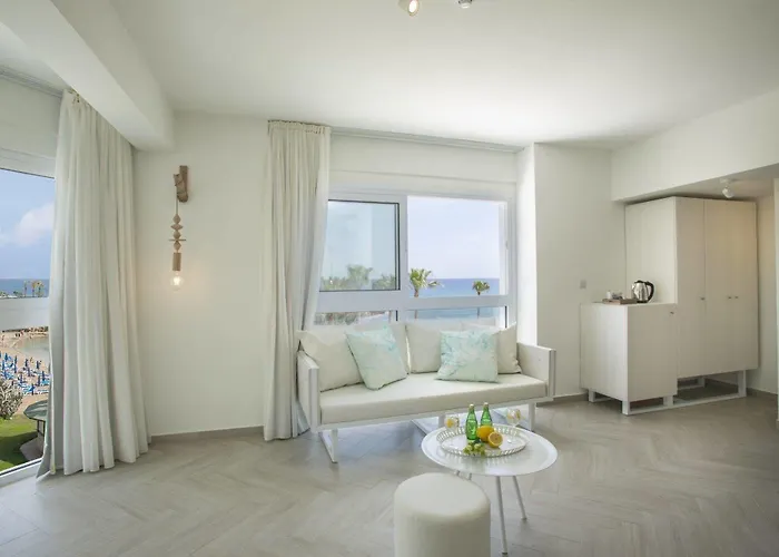 Infinity Blu - Designed For Adults 4* Pernera